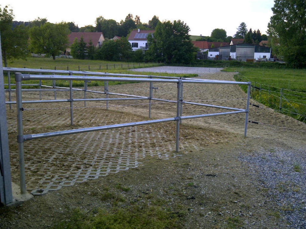 Schöne Außenboxen mit Paddock in kleiner Anlage frei - Stallplatz - Ehekirchen