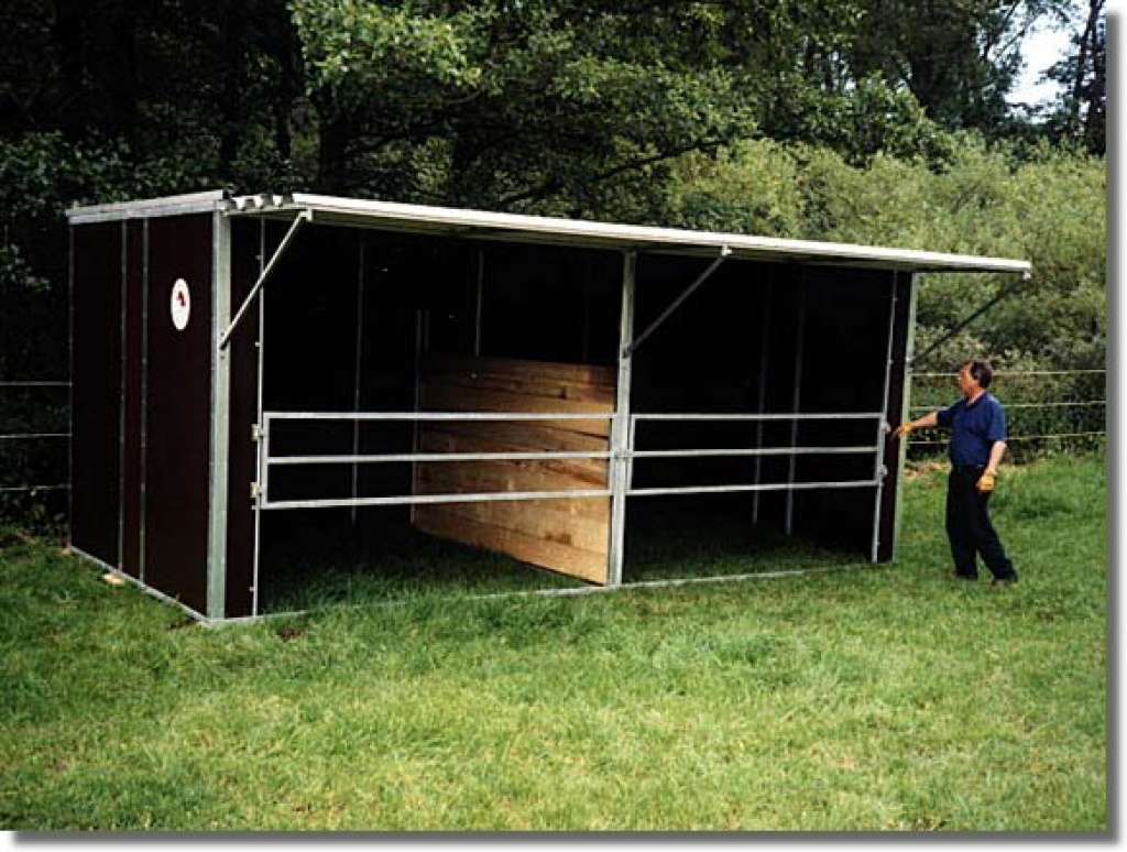 SUCHE OFFENSTALL mit Wohnung - Stallplatz - Essen