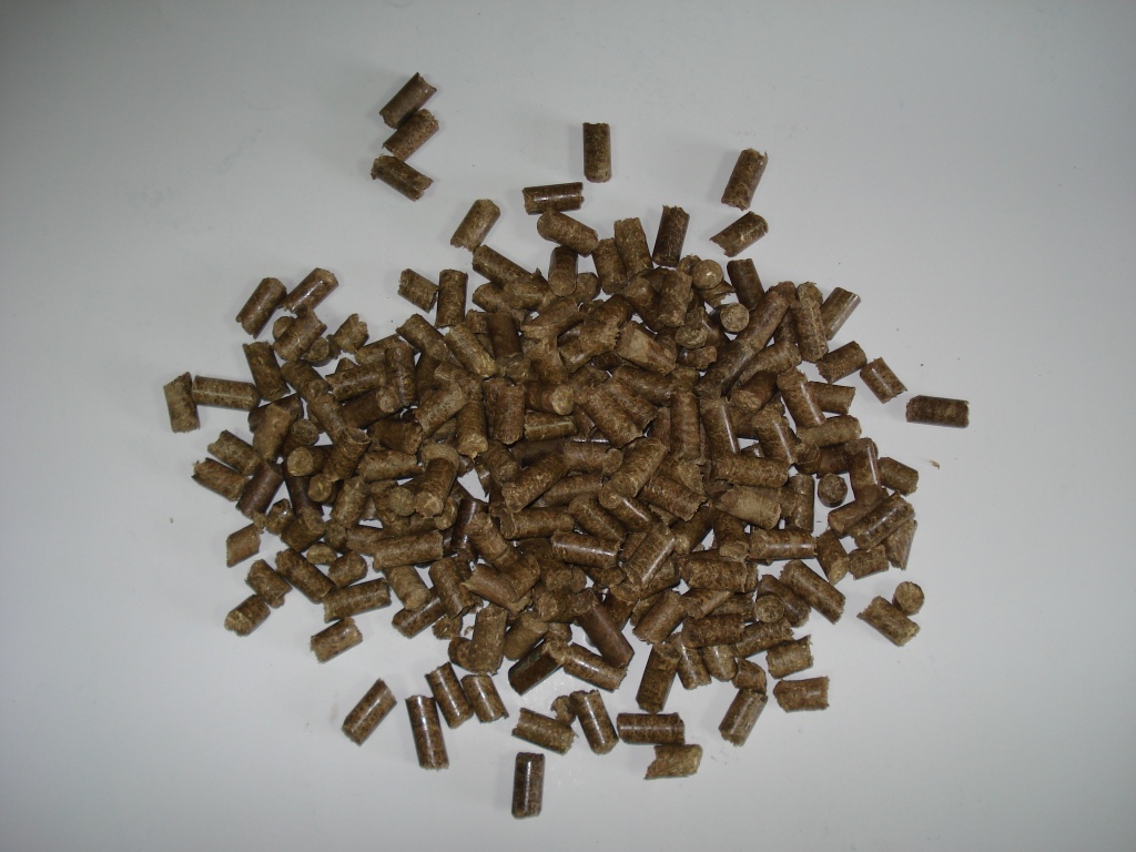 Stroh Pellets als Einstreu für Pferde... - Futter - Plattling