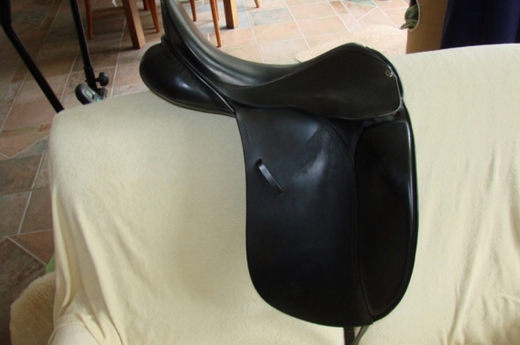 18 Zoll Dressur-Sattel von Anatomic Hintermayer - Sattel - Uelzen