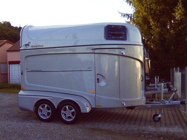 Pferdeanhänger HUMBAUR MAXIMUS - neu- - Pferde Anhaenger - Igersheim